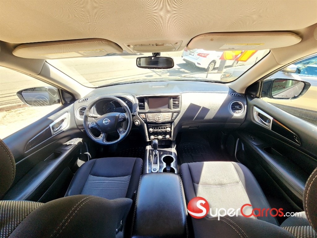 2019 Nissan Pathfinder SV — foto 8 / 10