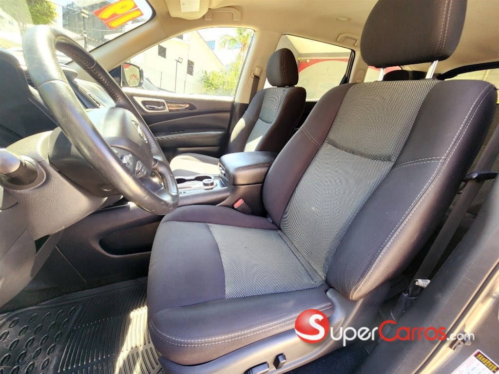 2019 Nissan Pathfinder SV — foto 9 / 10