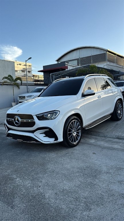 2025 Mercedes-Benz Clase GL 450 4MATIC — foto 2 / 10