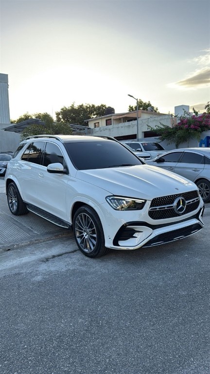 2025 Mercedes-Benz Clase GL 450 4MATIC — foto 3 / 10