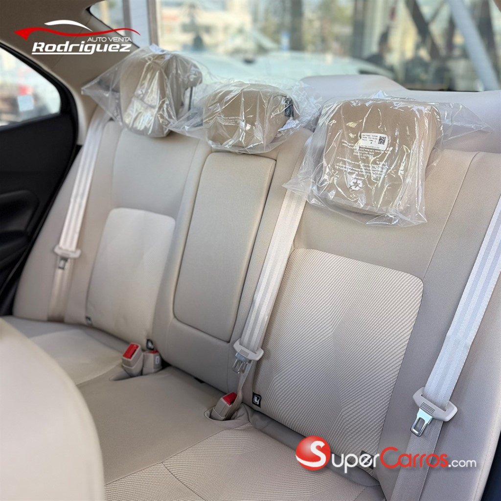 2026 Suzuki Dzire GLX — foto 6 / 12