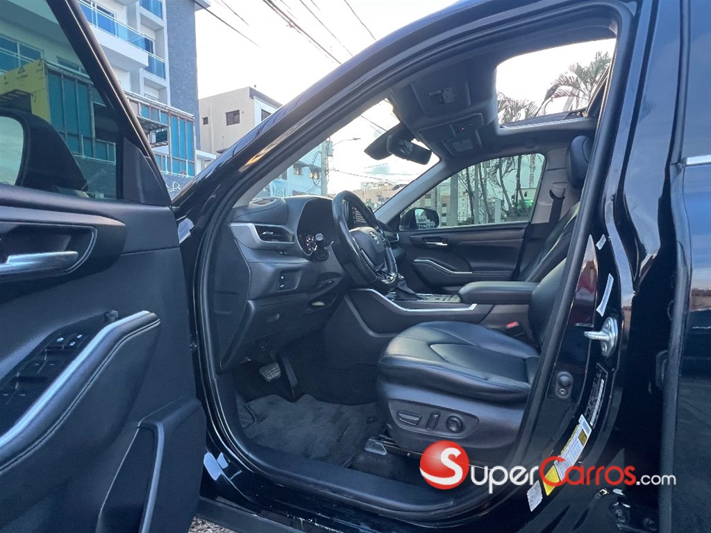 2020 Toyota Highlander XLE — foto 8 / 12