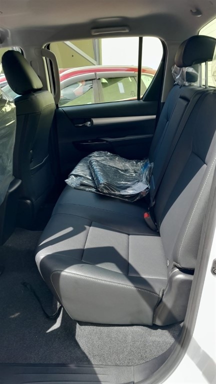 2025 Toyota Hilux Limited — foto 9 / 10