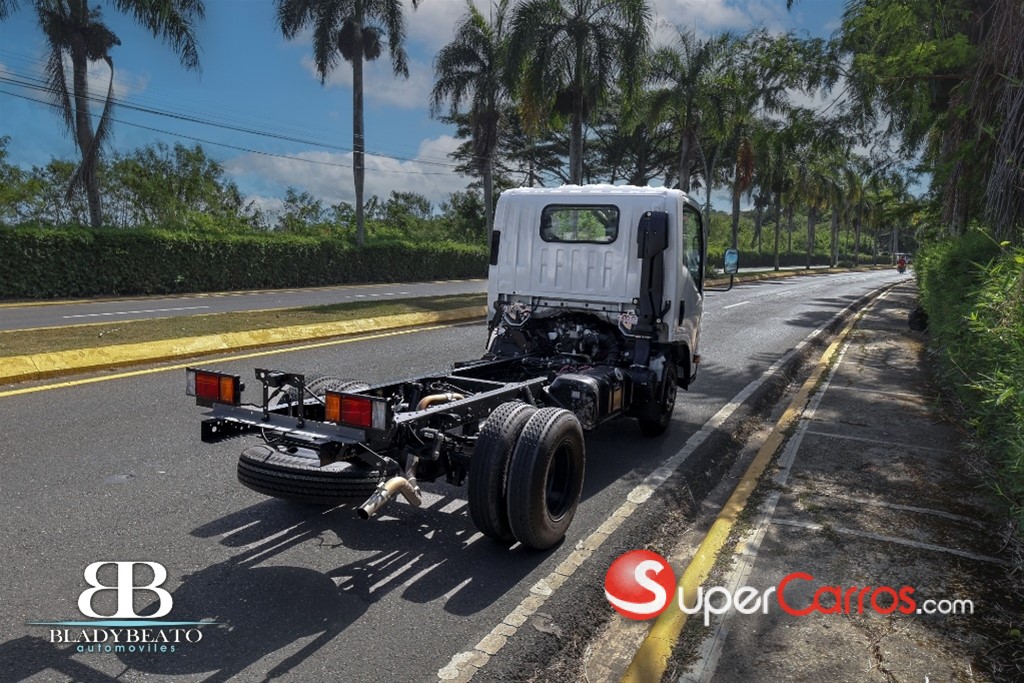 2026 Isuzu QMR 12 Pies — foto 6 / 10