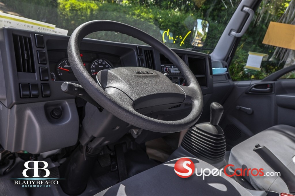 2026 Isuzu QMR 12 Pies — foto 9 / 10