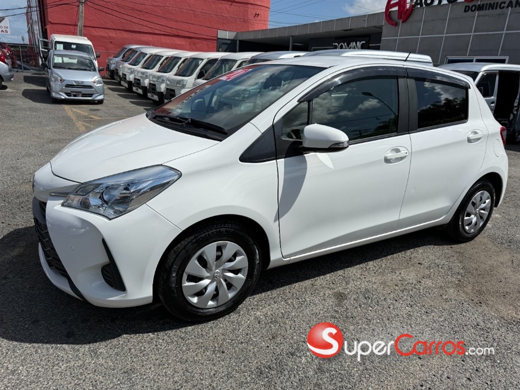 2020 Toyota VITZ — foto 5 / 12