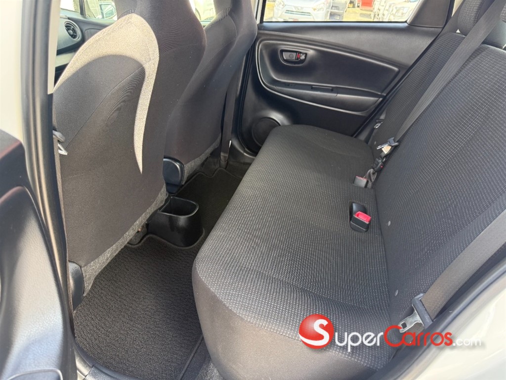 2020 Toyota VITZ — foto 7 / 12