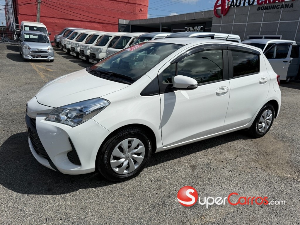 2020 Toyota VITZ — foto 8 / 12