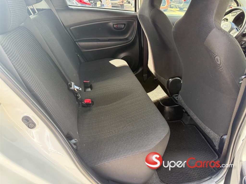 2020 Toyota VITZ — foto 9 / 12