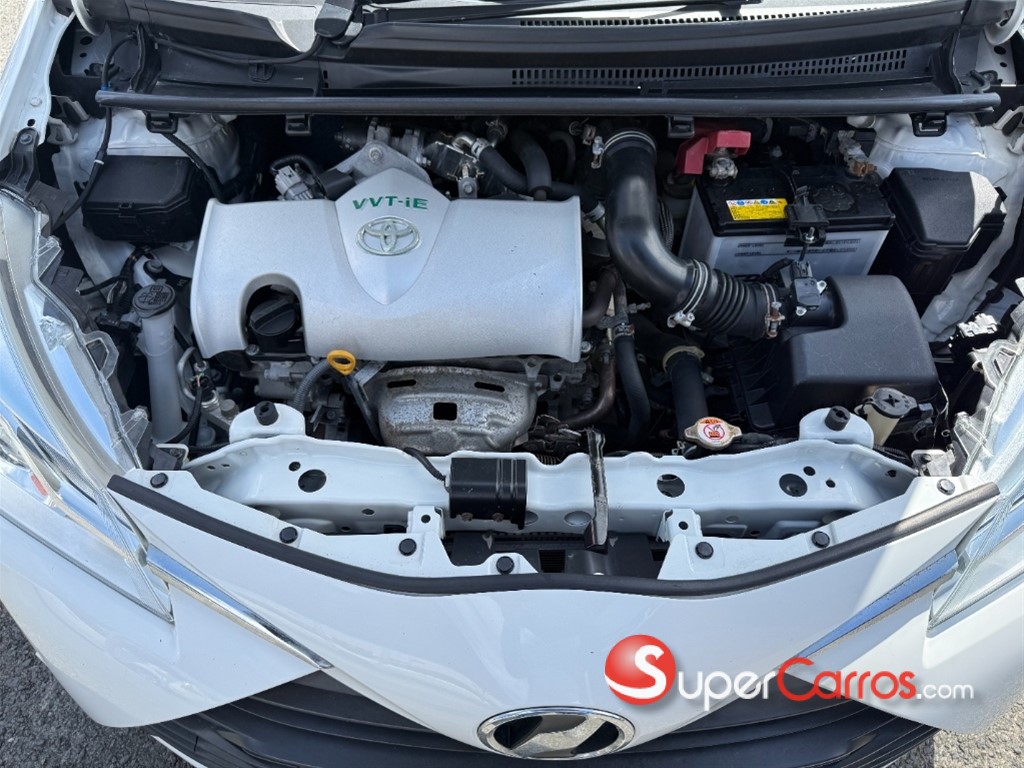 2020 Toyota VITZ — foto 10 / 12