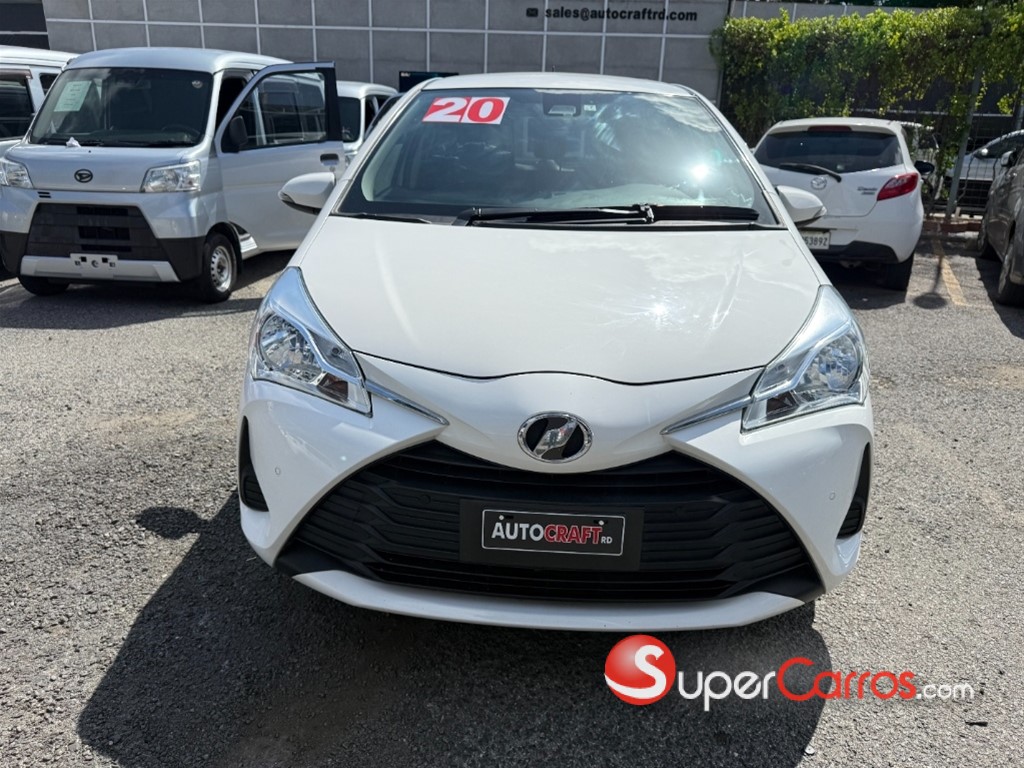 2020 Toyota VITZ — foto 11 / 12