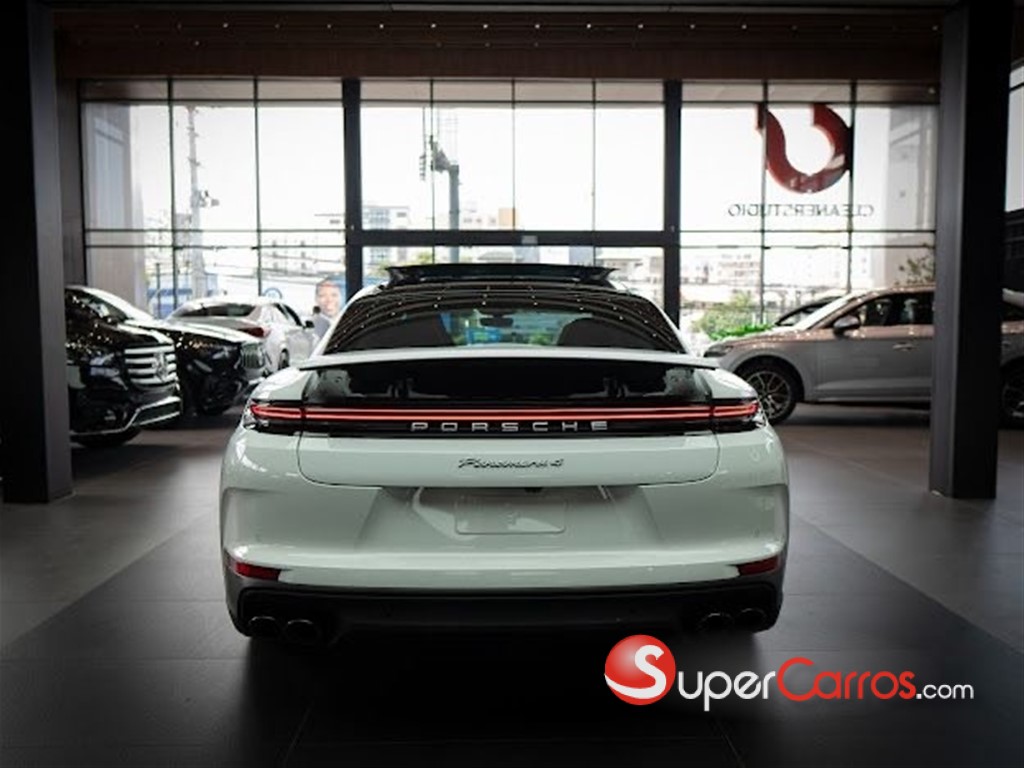 2025 Porsche Panamera 4 — foto 4 / 12