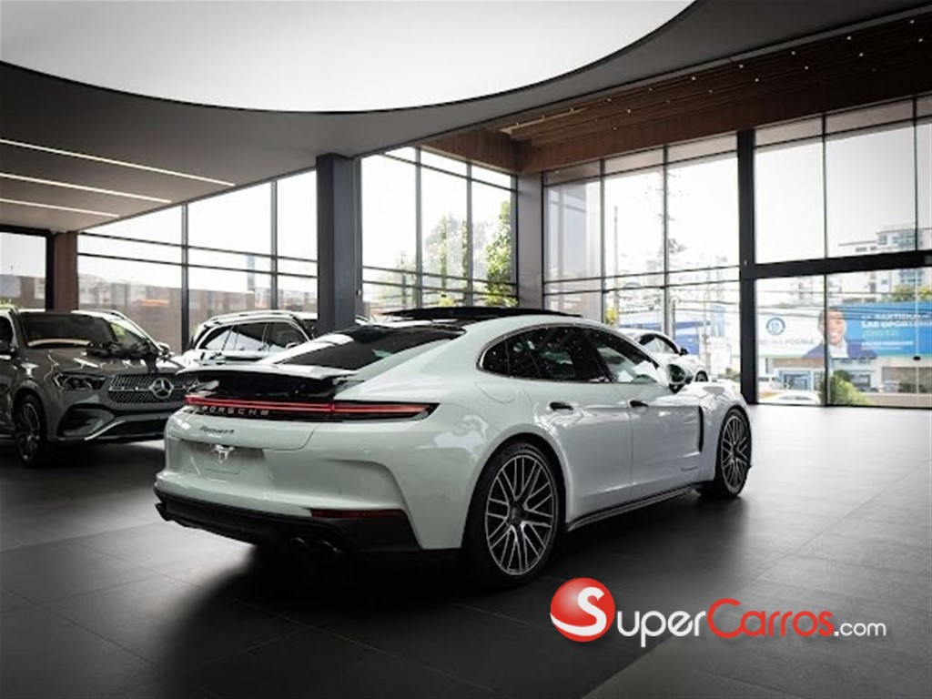 2025 Porsche Panamera 4 — foto 6 / 12