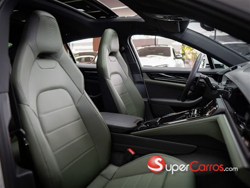 2025 Porsche Panamera 4 — foto 9 / 12