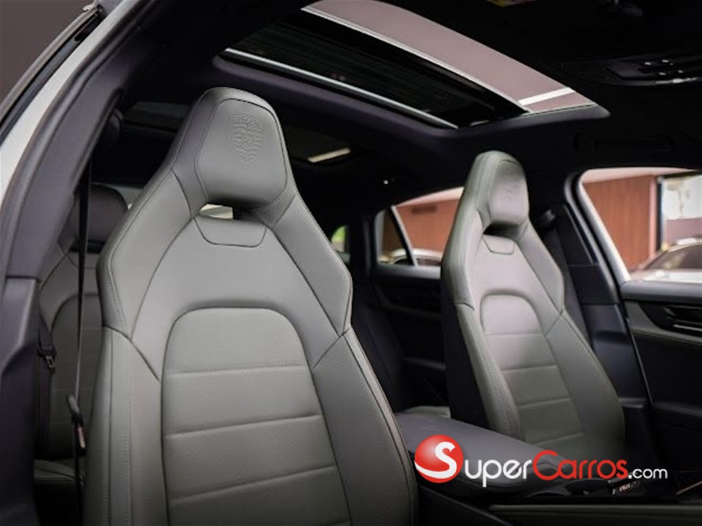 2025 Porsche Panamera 4 — foto 10 / 12