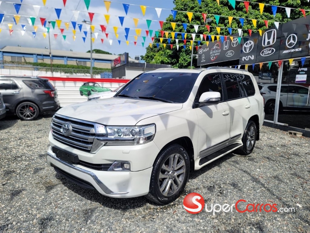 2017 Toyota Land Cruiser GXR