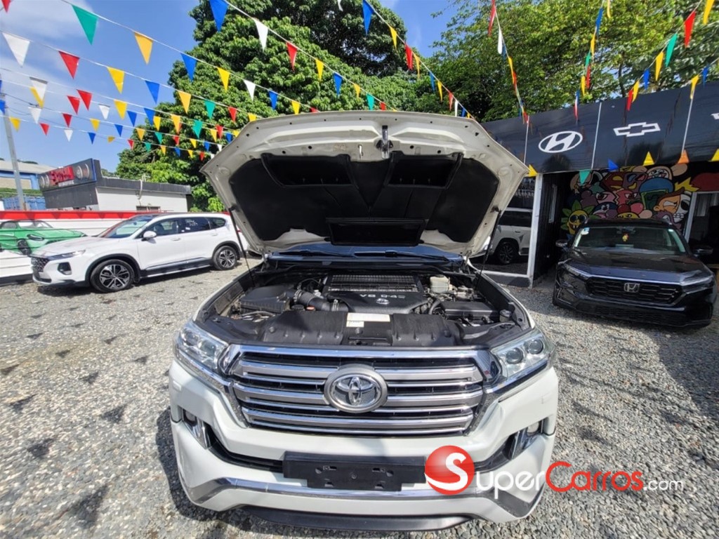 2017 Toyota Land Cruiser GXR — foto 6 / 12
