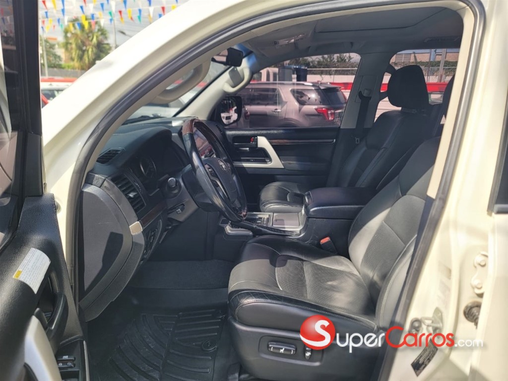 2017 Toyota Land Cruiser GXR — foto 9 / 12