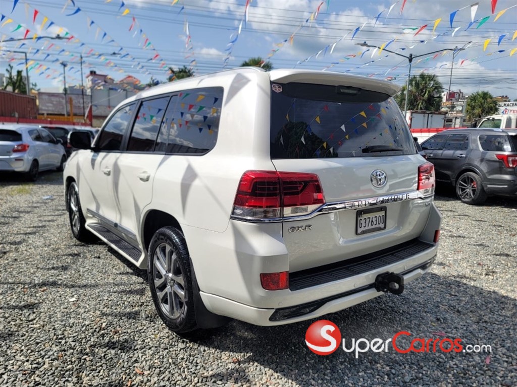 2017 Toyota Land Cruiser GXR — foto 10 / 12