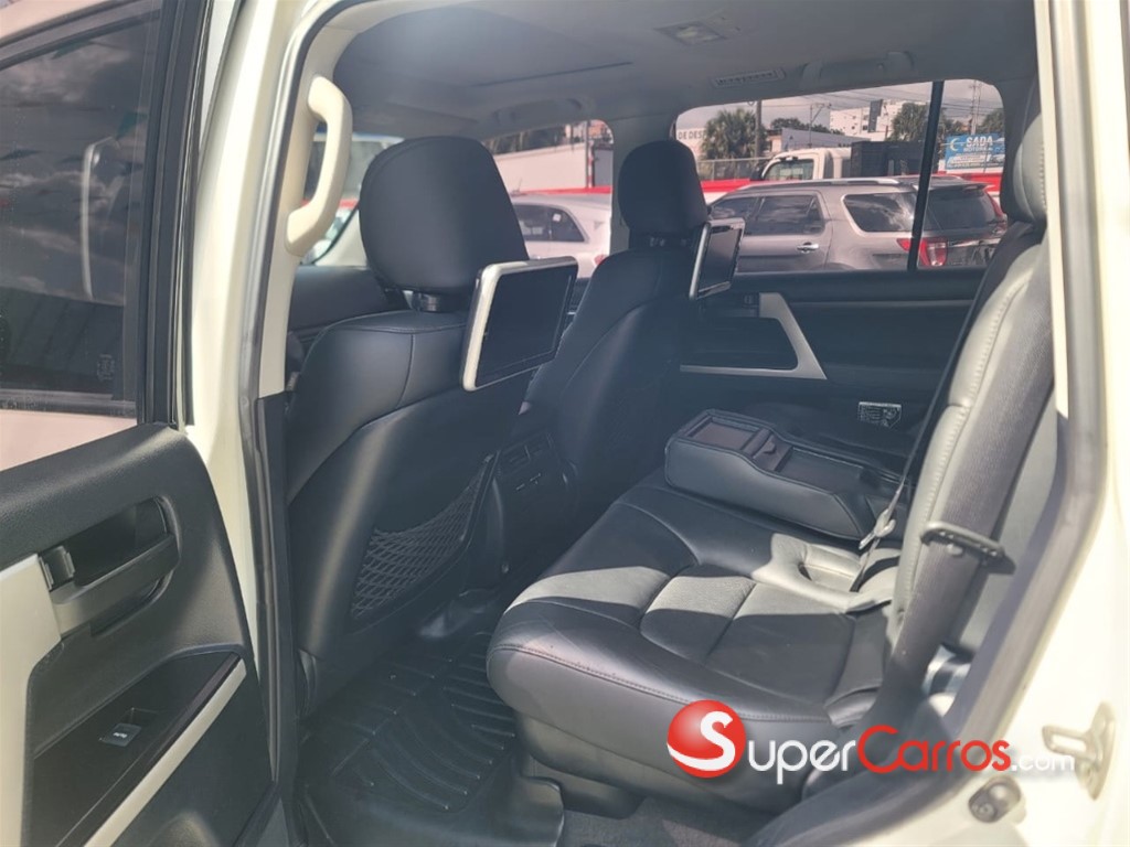 2017 Toyota Land Cruiser GXR — foto 11 / 12