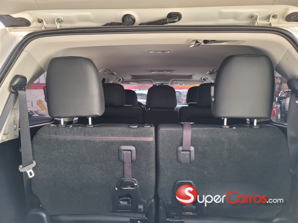 2017 Toyota Land Cruiser GXR — foto 12 / 12