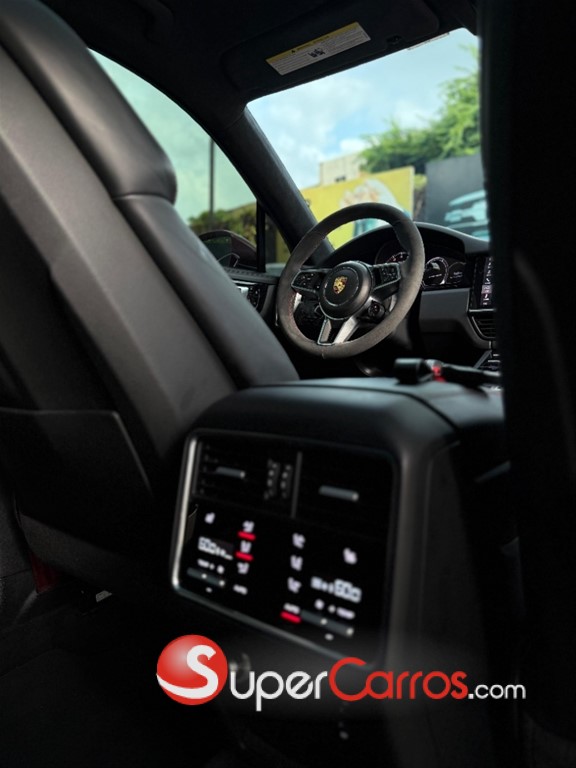 2021 Porsche Cayenne GTS — foto 7 / 12