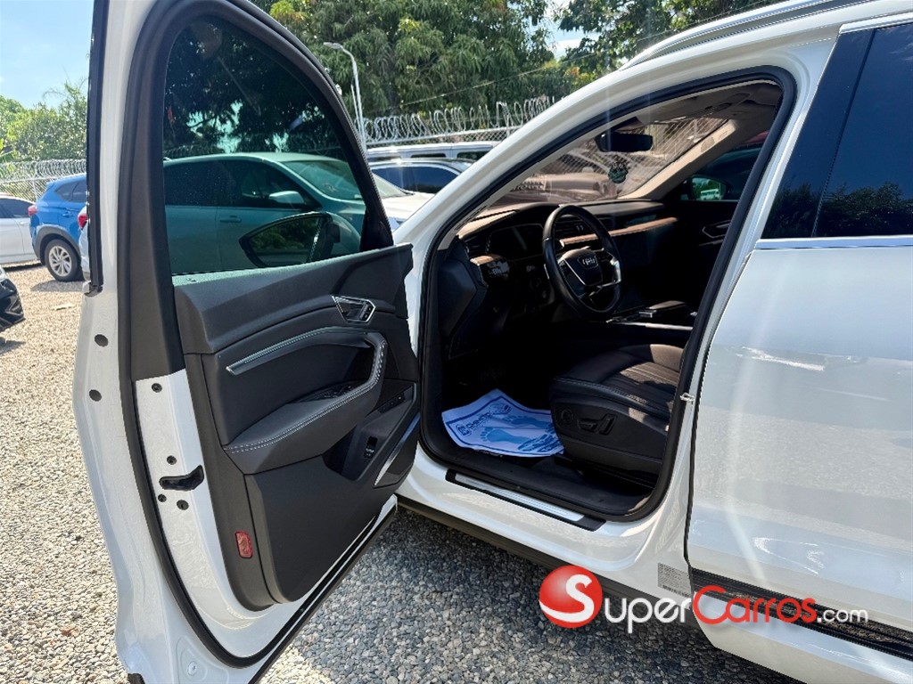 2019 Audi E-Tron Quattro Premium Plus — foto 6 / 12