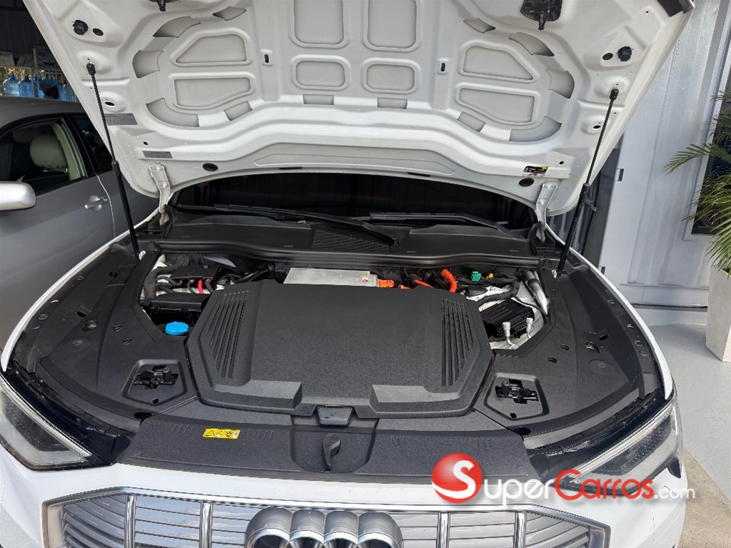 2019 Audi E-Tron Quattro Premium Plus — foto 12 / 12