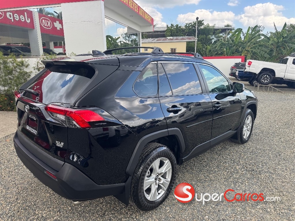 2021 Toyota RAV4 XLE PLUS — foto 3 / 10
