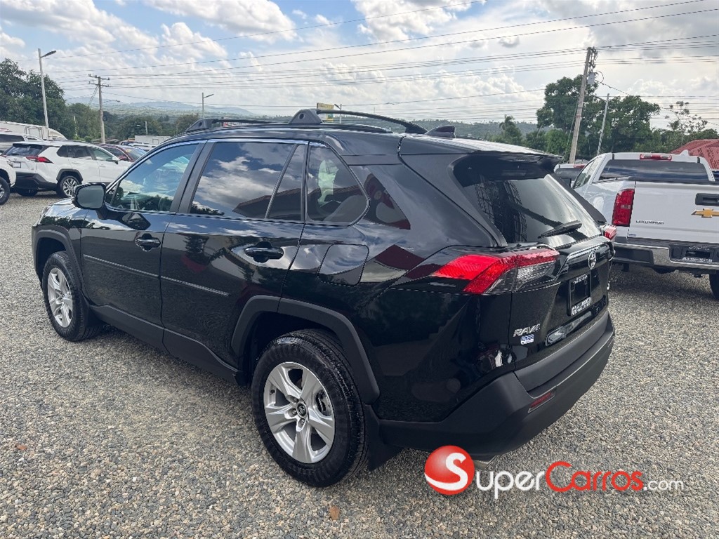2021 Toyota RAV4 XLE PLUS — foto 4 / 10