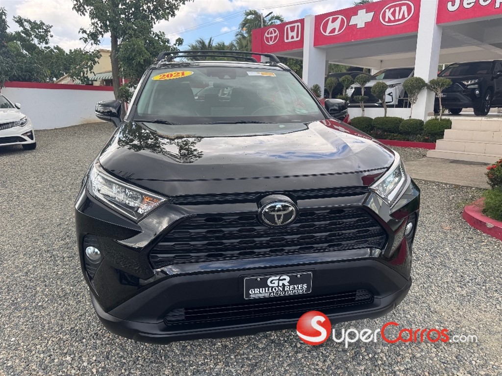 2021 Toyota RAV4 XLE PLUS — foto 6 / 10
