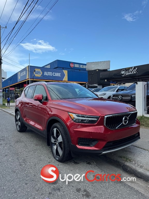 2019 Volvo XC40 Momentum