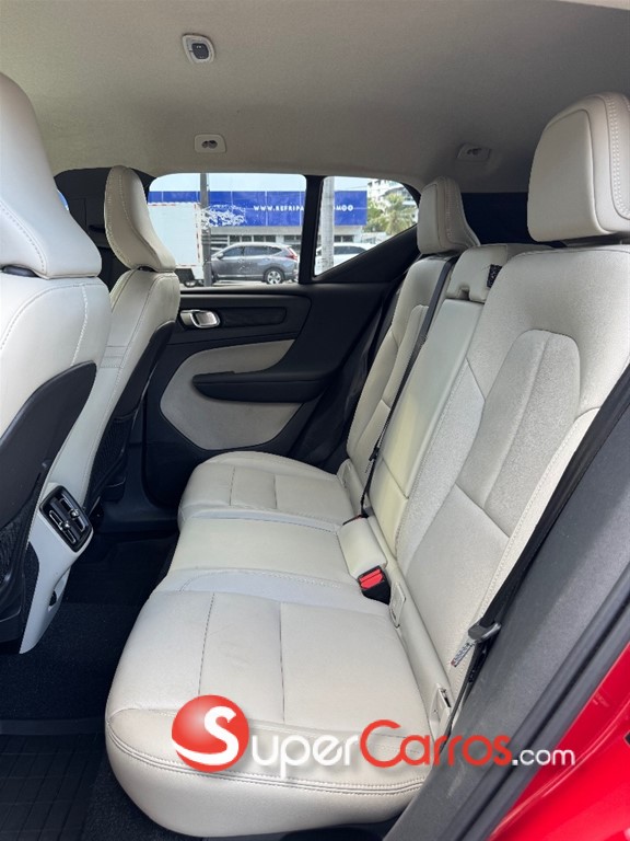 2019 Volvo XC40 Momentum — foto 6 / 10