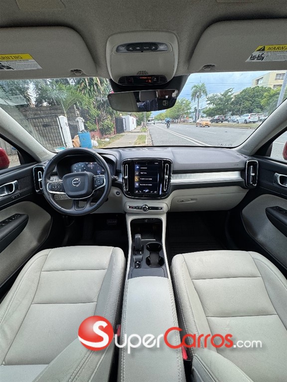 2019 Volvo XC40 Momentum — foto 8 / 10