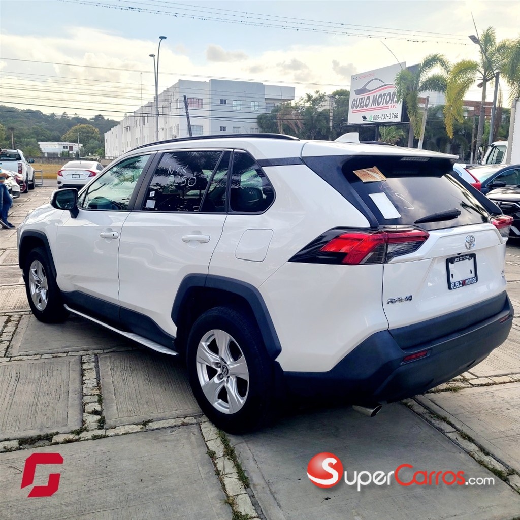 2020 Toyota RAV4 XLE — foto 7 / 10