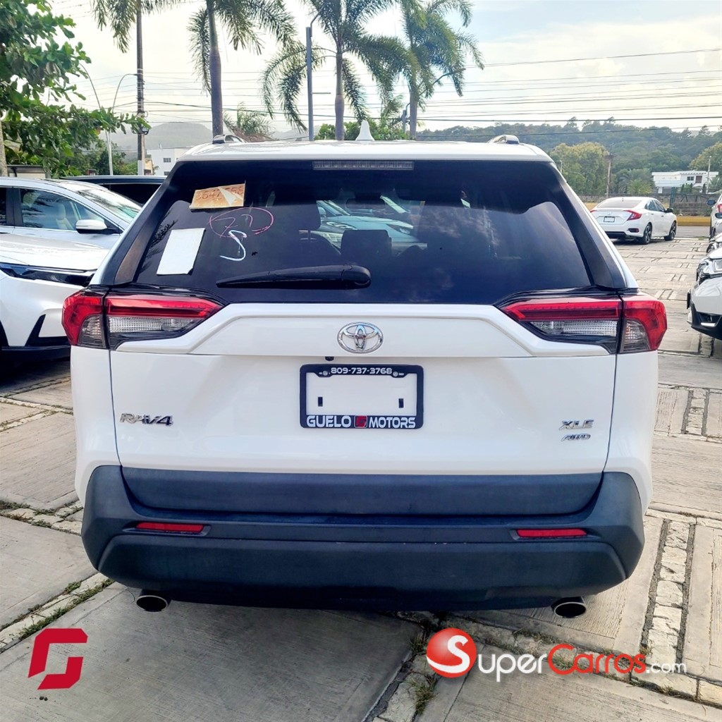 2020 Toyota RAV4 XLE — foto 8 / 10