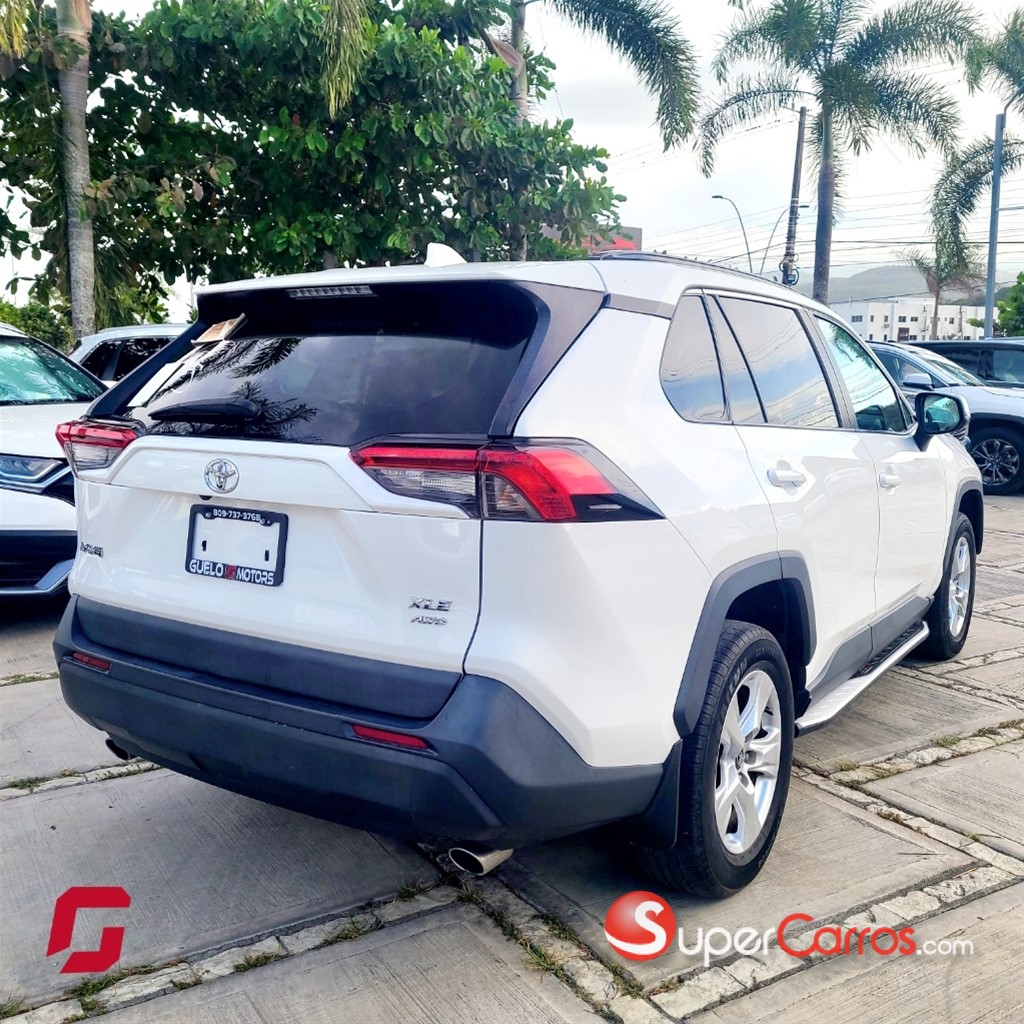 2020 Toyota RAV4 XLE — foto 9 / 10
