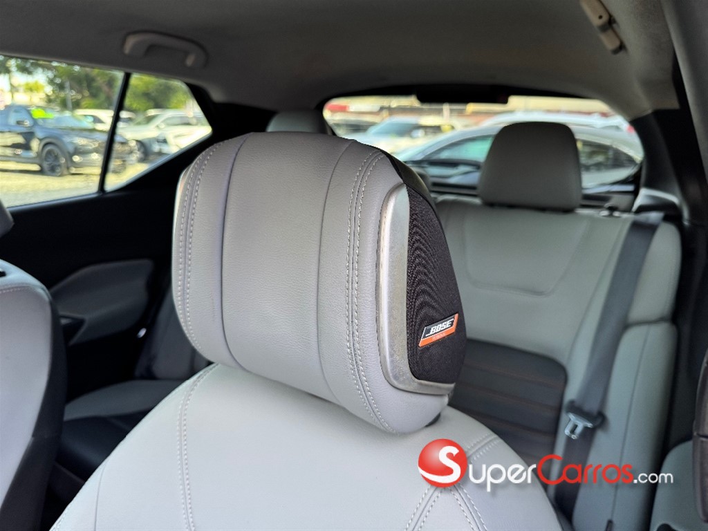2021 Nissan Kicks SR — foto 8 / 12