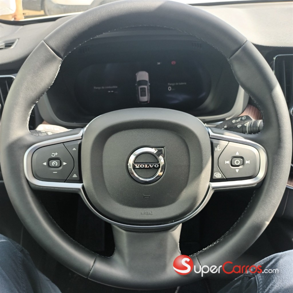 2025 Volvo XC60 Plus Recharge — foto 8 / 11