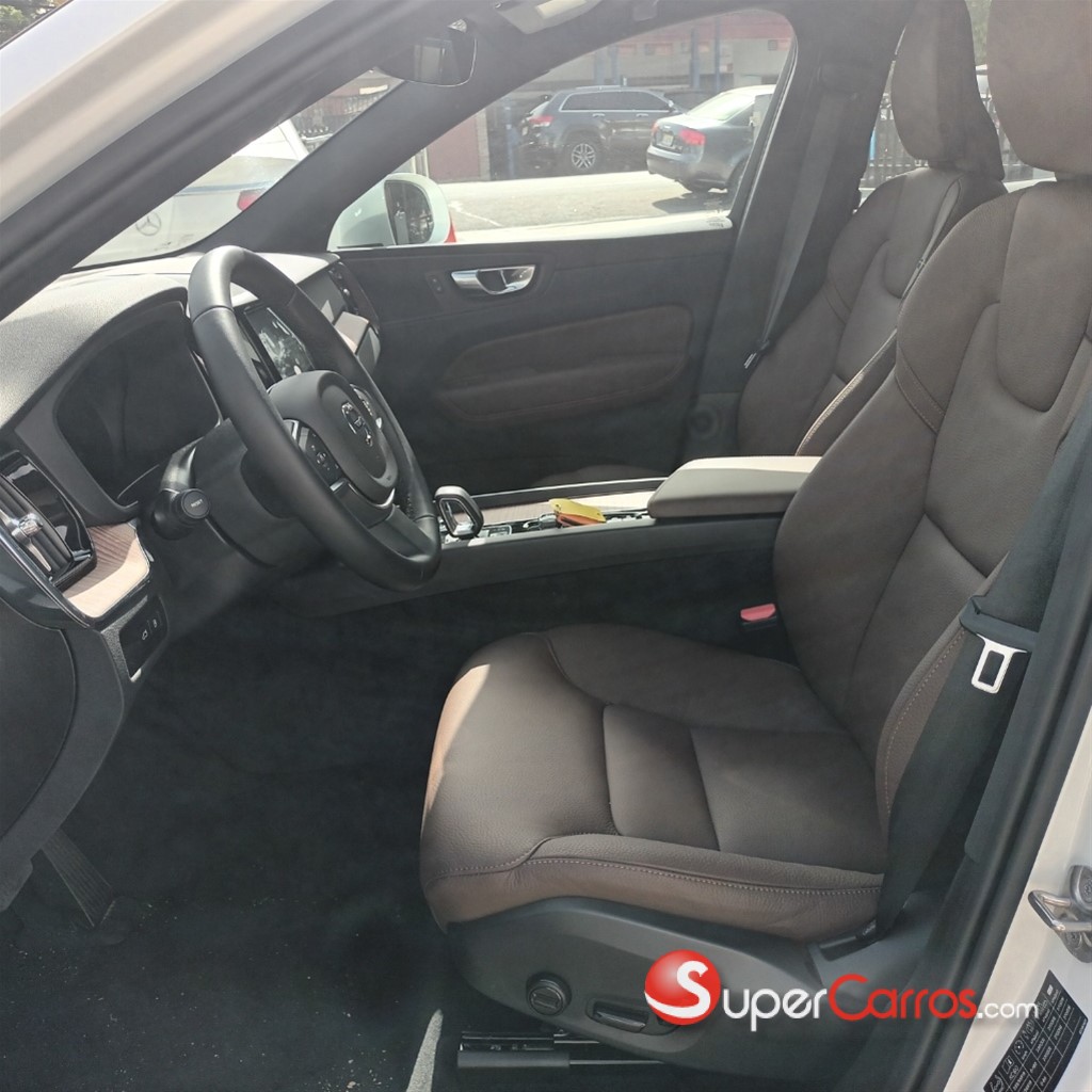 2025 Volvo XC60 Plus Recharge — foto 9 / 11