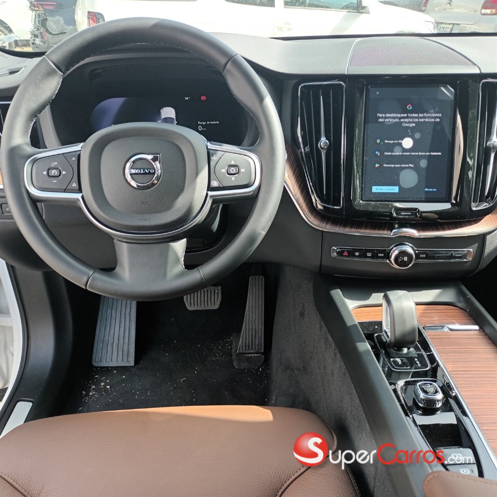 2025 Volvo XC60 Plus Recharge — foto 10 / 11