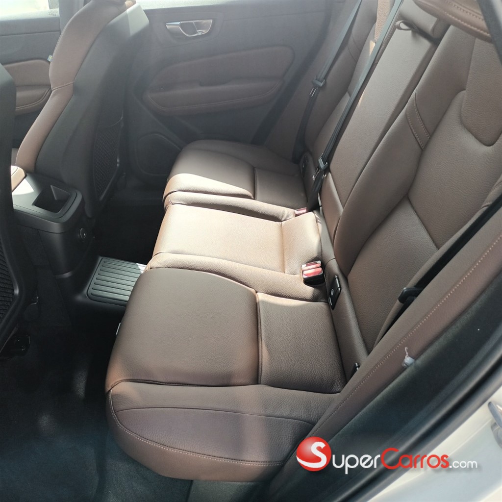 2025 Volvo XC60 Plus Recharge — foto 11 / 11