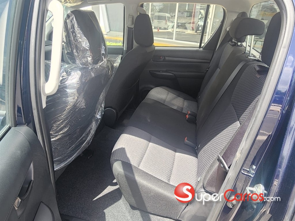 2025 Toyota Hilux — foto 8 / 9