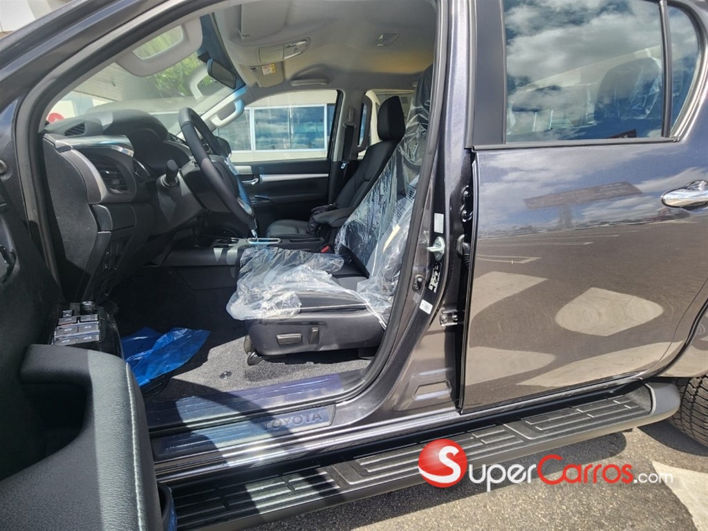 2026 Toyota Hilux Limited — foto 4 / 5
