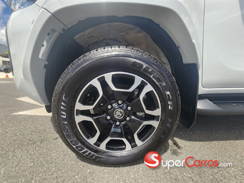 2025 Toyota Hilux WIDE TREAD — foto 2 / 11