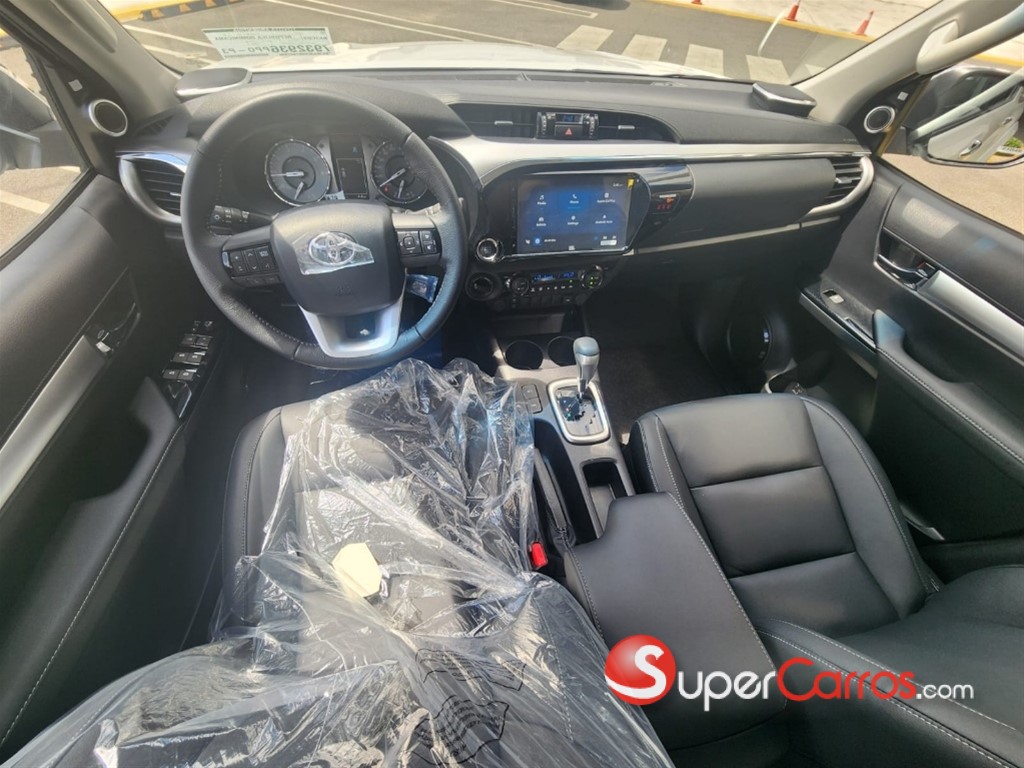 2025 Toyota Hilux WIDE TREAD — foto 3 / 11