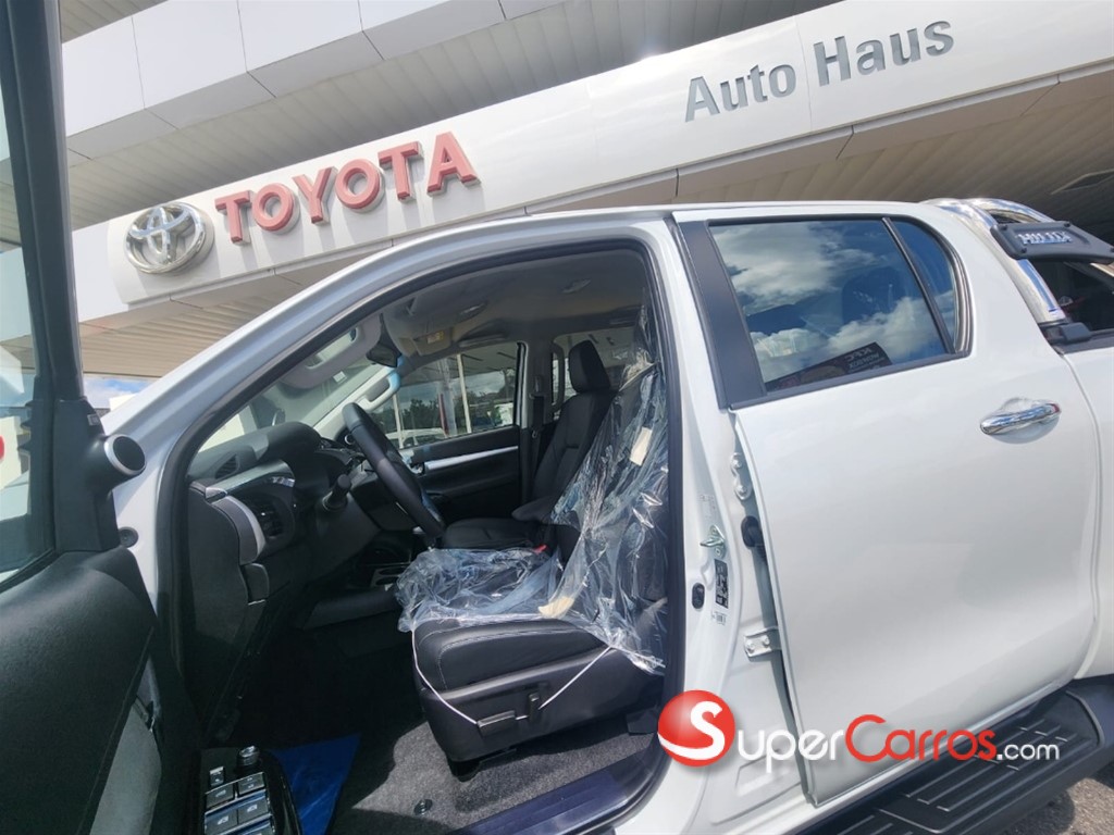 2025 Toyota Hilux WIDE TREAD — foto 4 / 11