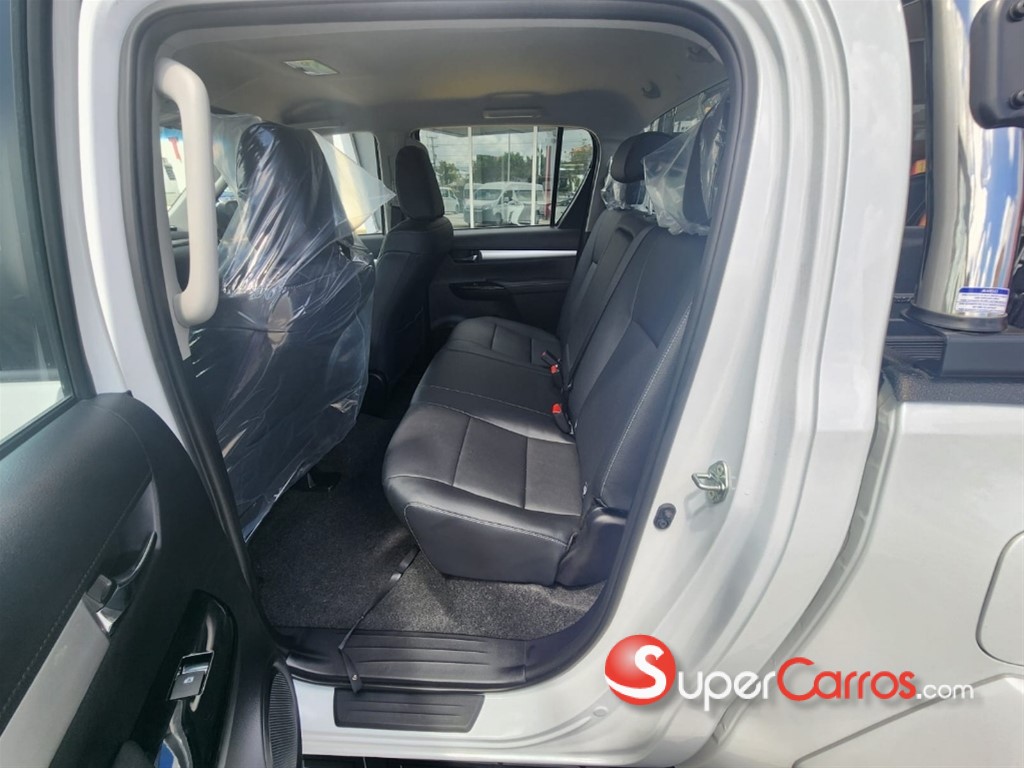2025 Toyota Hilux WIDE TREAD — foto 5 / 11