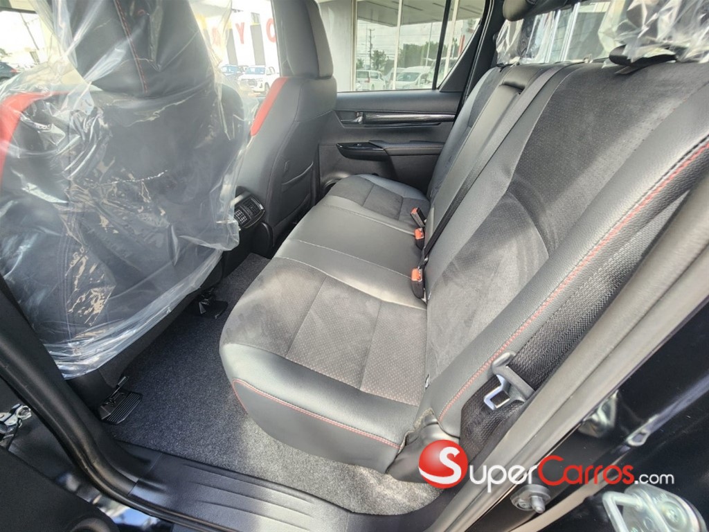 2026 Toyota Hilux GR Sport — foto 7 / 10