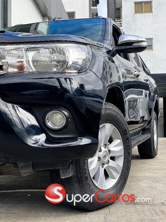 2016 Toyota Hilux — foto 2 / 10